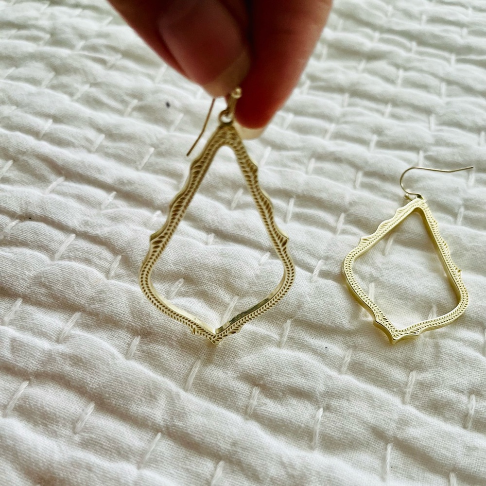 Kendra Scott Sophee Gold Open Drop Earrings With Dust Bag - Picture 5 of 5